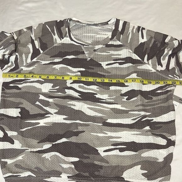 Sweet Romeo Women’s White Camo Short Sleeve Tee Size Small - Picture 5 of 7